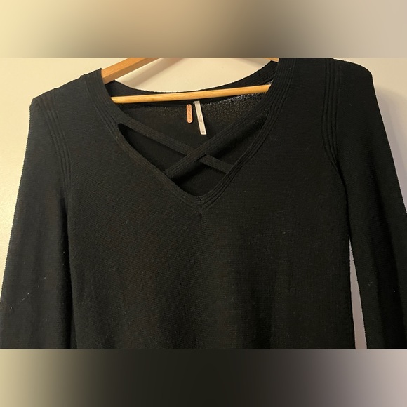 Free People V neckline Sweater Tunic - Picture 4 of 13